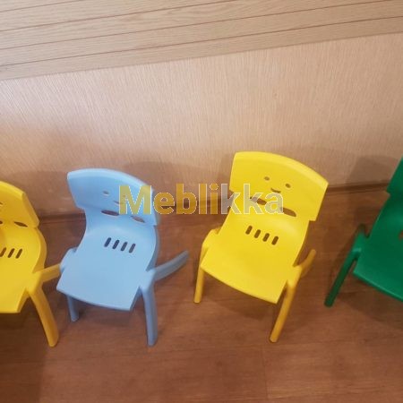 Детский пластмассовый стул